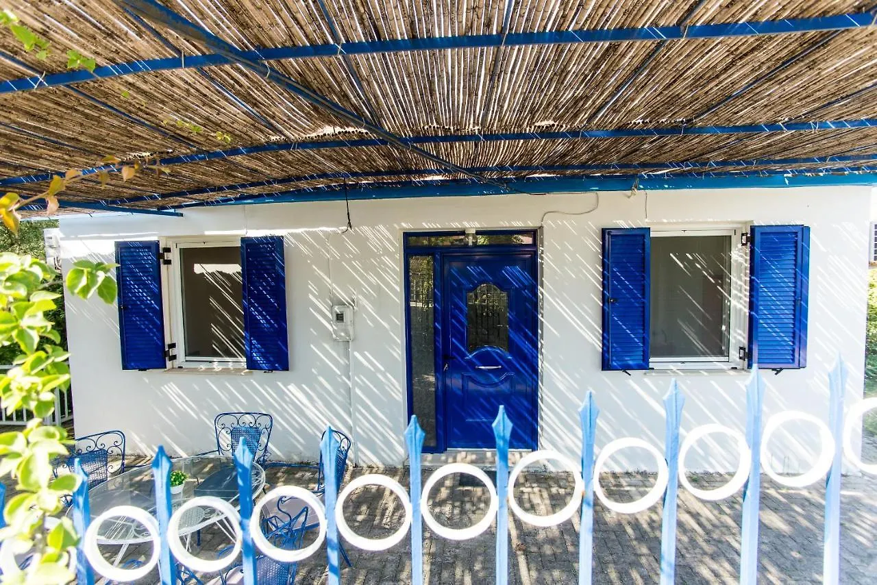 Blue White Apartments - Kefallonia Poolside Retreats Sparta