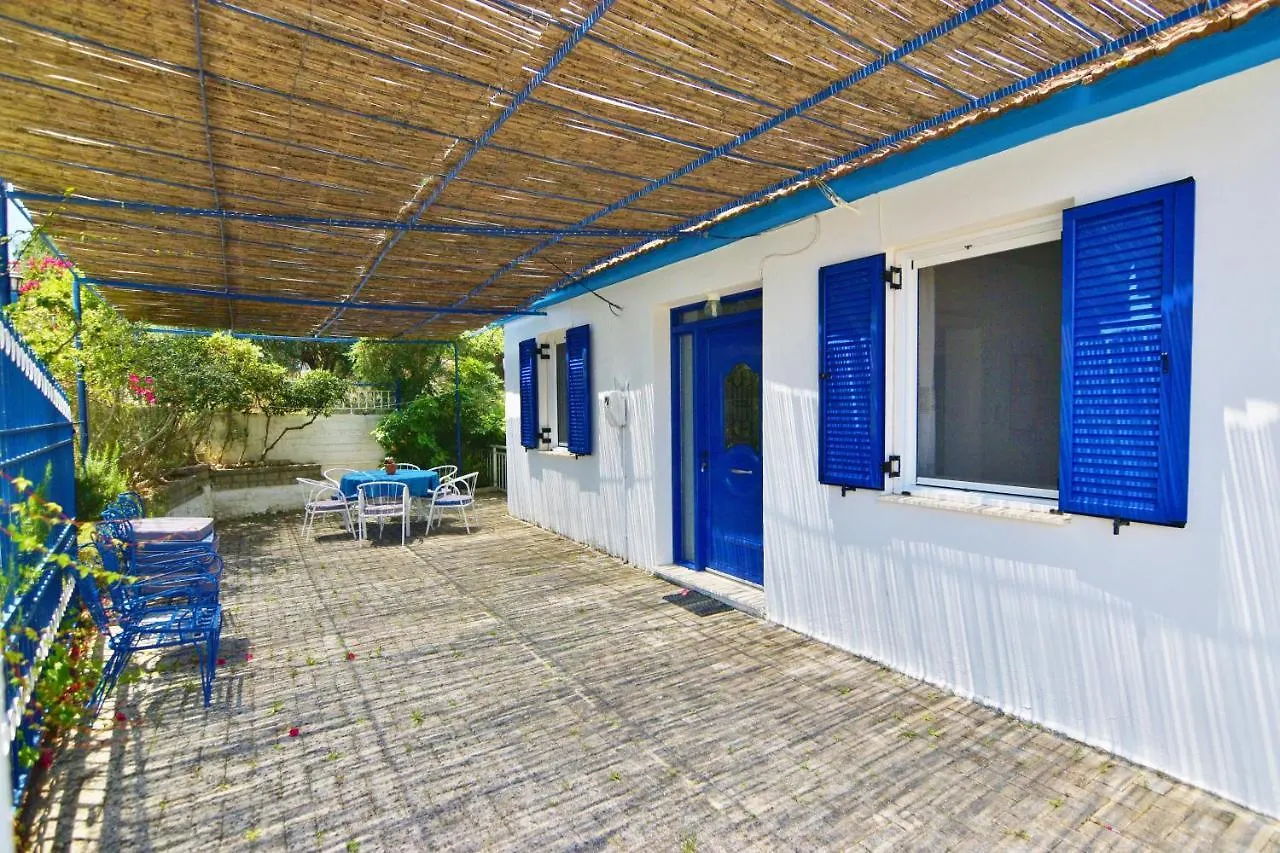 Blue White Apartments - Kefallonia Poolside Retreats Spartià